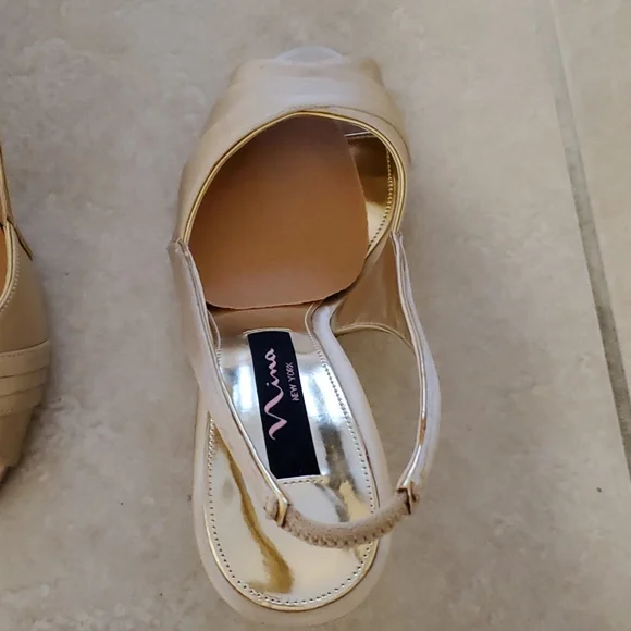 Nina New York size 7M open toed gold heel shoes - Picture 2 of 5